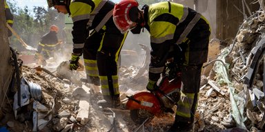 У Києві вже відомо про 28 загиблих: рятувальники все ще розбирають завали