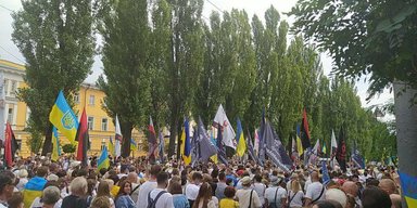 "Герои не умирают". К Майдану движется Марш защитников