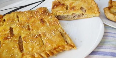 Как приготовить пирог из слоеного теста с мясом: простой рецепт вкусного пирога
