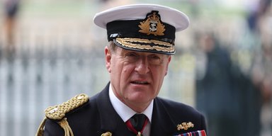 Впервые за 500 лет: главу ВМС Великобритании отстранили от должности из-за измены жене