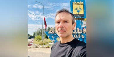 "Буває, співаю під звуки арти": Вакарчук під вибухи виступив для ЗСУ в районі Торецька  (відео)