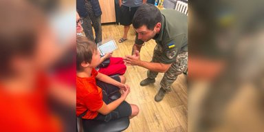 В Одессе военный ТЦК избил подростка: ветераны заставили его извиниться перед парнем (видео)