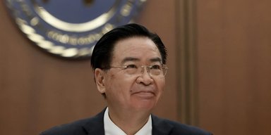 Демонстрация для Китая: Тайвань призвал США продолжить помогать Украине, — NYT