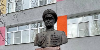 У школах Маріуполя створюють меморіали на честь окупантів, — мерія (фото)