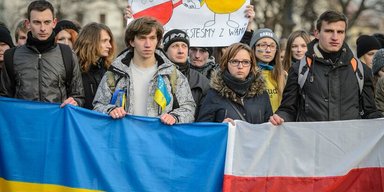 Живут скромно и откладывают: сколько украинцы зарабатывают в Польше (исследование)