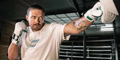 Александр Усик доверяет важному тренажеру: тренер выдал секрет физподготовки боксера (видео)