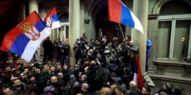 "Революція не відбувається": Вучич звернувся до нації через мітинги опозиції в Белграді (відео)