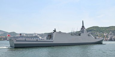 Япония поставила в строй новый стелс-фрегат класса Mogami: что известно о корабле Yahagi