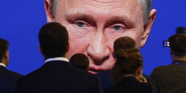 Кривая линия. Чем страшнее вопросы задают россияне Путину, тем проще ему сыграть в Спасителя