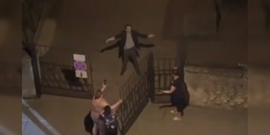 Во Львове мужчина ударил ножом военнослужащего ТЦК: полицейский дважды выстрелил в нападавшего