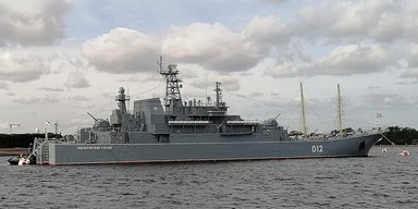 Удар по "Оленегорскому горняку": россияне смогли дотащить корабль до порта (фото)