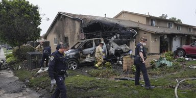 Авиакатастрофа в США: легкомоторный самолет рухнул на 15 домов в Сан-Диего (видео)