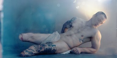 Скульптури як у Луврі. Марта Сирко робить відверті фото військових, що втратили кінцівки (фото)