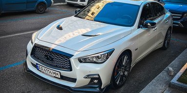 У Києві помітили рідкісного конкурента BMW M3 від Nissan (фото)