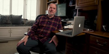 Чоловік купив 7000 комп'ютерів, але Apple забрала їх і знищила: як це сталося (відео)