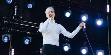 "Не за гей-браки воюют герои": неизвестные сорвали концерт Меловина в Ровно (видео)
