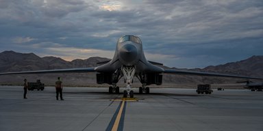 В США совершил первый полет модернизированный "Зверь" B-1B Lancer (фото)