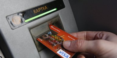 Украинцам блокируют банковские счета во время войны: как вернуть арестованные средства