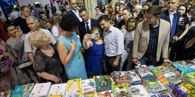 Язык до Москвы доведет. Как относятся к закону о языке и школьной реформе в команде Зеленского