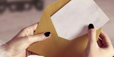 Женщина прислала тете дерзкое поздравление на 40-летие: та ждала 30 лет, чтобы отомстить (фото)