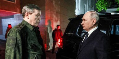 Передал привет командирам: Путин приехал в штаб ВС РФ в Ростове-на-Дону (видео)