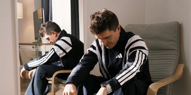 Відомий телеведучий за кордоном опинився у кріслі колісному: "Організм дав збій"