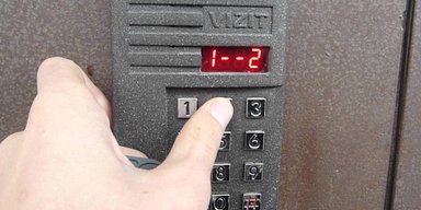 В Кривом Роге школьника едва не убил домофон: что произошло