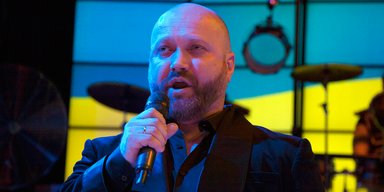 В ожидании Годо. Как золотой голос Испании приучает украинцев любить классику