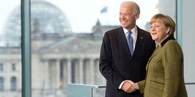 Під час Трампа такого не було. Чому відклали візит Зеленського у Вашингтон