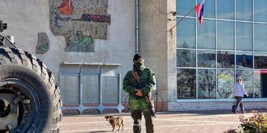 Втридорога и без звонков: как работает российская связь в оккупированном Мелитополе