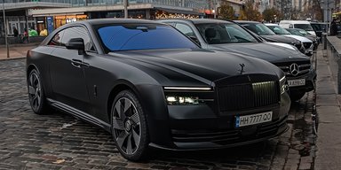 Шик за $600 000: у Києві помітили новий електрокар Rolls-Royce в цікавих кольорах (фото)