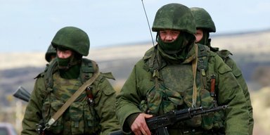 Щоб поповнити втрати: у РФ за рік контрактникам підвищили виплати в 5 разів, — росЗМІ