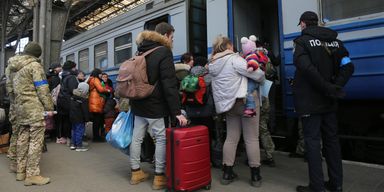 Выплаты для ВПЛ продлили: кто будет получать помощь в 2024 году