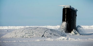Ударная подводная лодка ВМС США прорвалась сквозь арктические льды (фото)