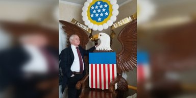 Мастер из Украины изготовил трон для Дональда Трампа (фото)