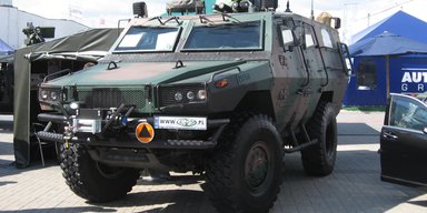Захищає від стрілецької зброї: Міноборони дозволило для ЗСУ бронетранспортер "Зубр"