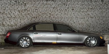 В Украине обнаружили заброшенный люксовый лимузин Maybach 2000-х (фото)