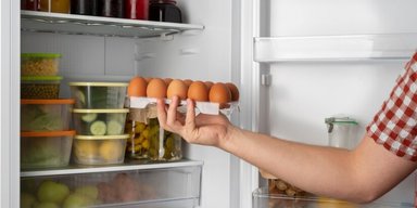 Массовая ошибка: почему нельзя хранить яйца на дверце холодильника