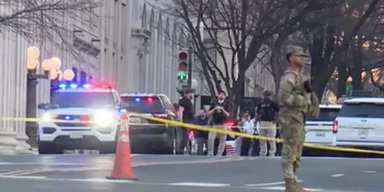 Пятый инцидент направленный против США: неизвестный пытался протаранить ворота Белого дома