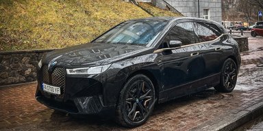 У Києві помічено найпотужніший і найшвидший електрокросовер BMW за 4,6 мільйона (фото)