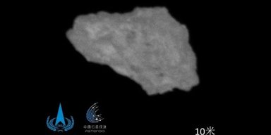 Первая в истории фотография крупным планом: китайский зонд показал вторую Луну Земли (фото)