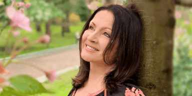 Ротару показала фото с покойным мужем по случаю особого дня: кем он был