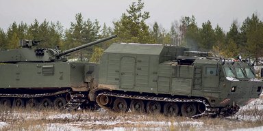 "Закрома" для войны в Арктике: зачем армии РФ САУ "Магнолия" и что о них известно