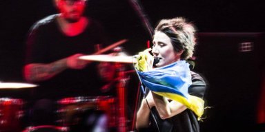 "Чужие, б…дь, флаги". Что не понравилось Земфире