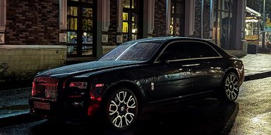 В Хмельницком заметили дорогой представительский Rolls-Royce за $200 000 (фото)