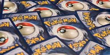 Карточки Pokémon принесли мальчику целое состояние: сколько он получил на аукционе