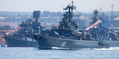 Взрывы в Крыму: ВСУ уничтожили два российских десантных корабля, — Генштаб (фото)