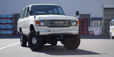 Новая жизнь классики: раритетный Toyota Land Cruiser превратили в электрокар (фото)