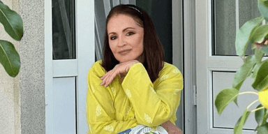 78-летняя София Ротару тайно приехала в родное село: ее сестра показала фото