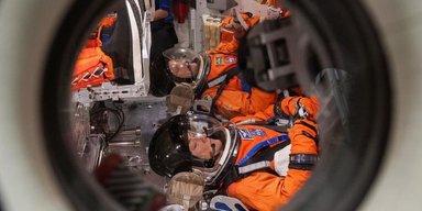 Астронавти NASA "полетіли" на 1 день на Місяць: як це було (фото)